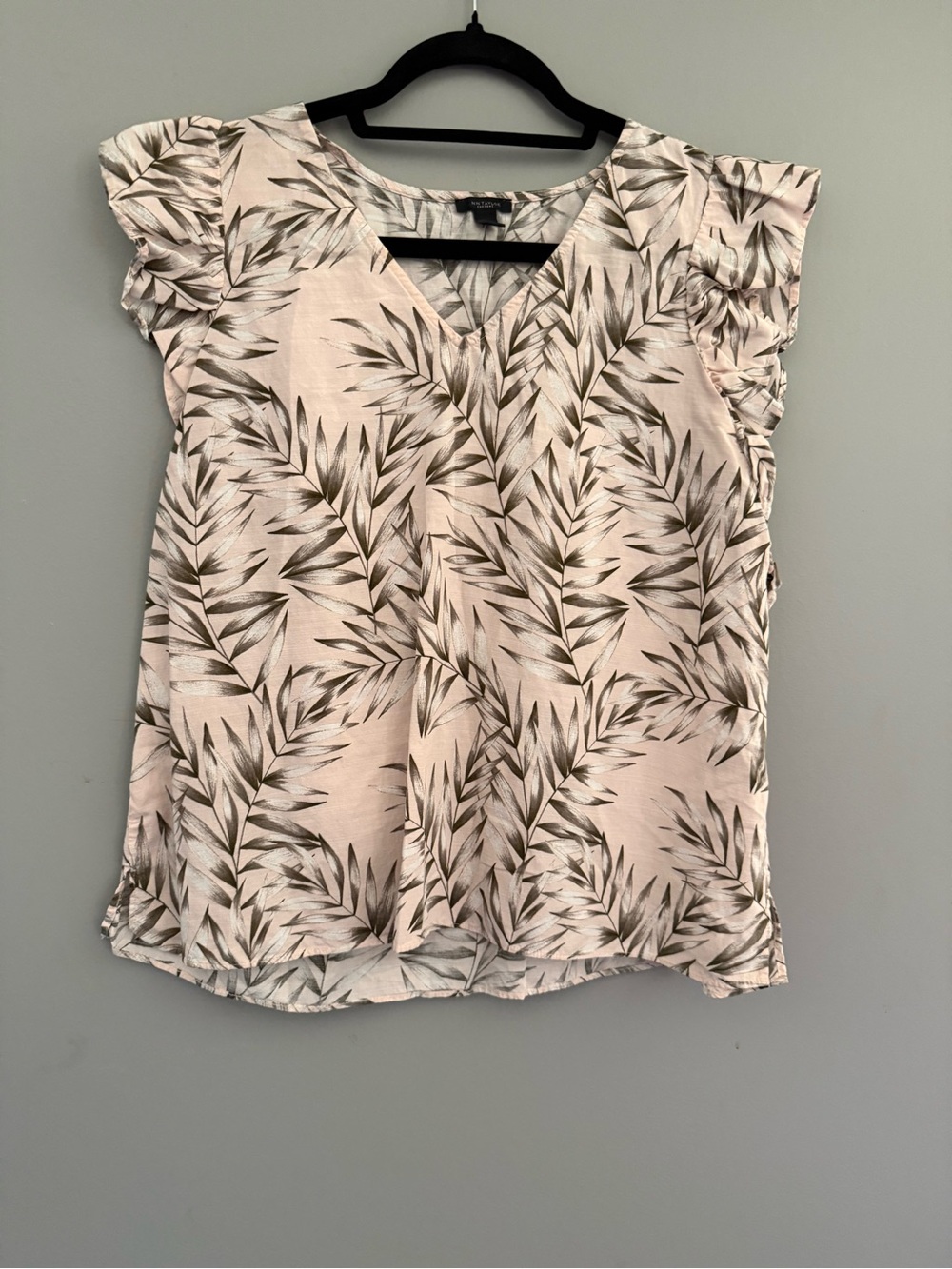 Ann Taylor Factory Blush Leaf-Print V-Neck Top